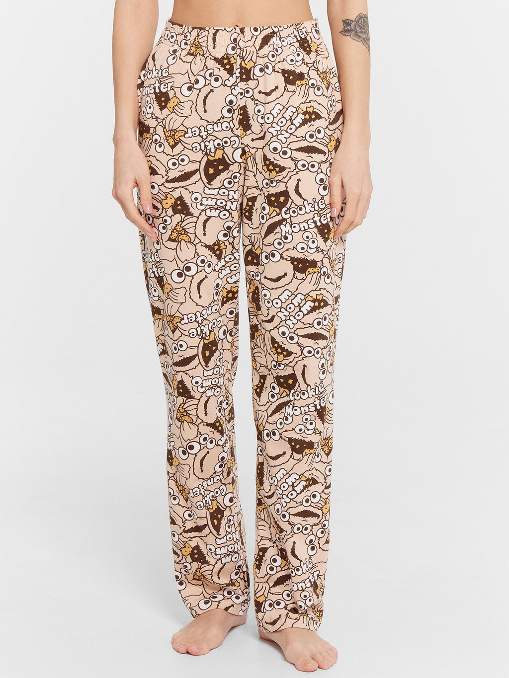 Пижама женская бежевая с принтом monsters cookies бежевый +персонажи на бежевом 592511 - Mark formelle фото 3