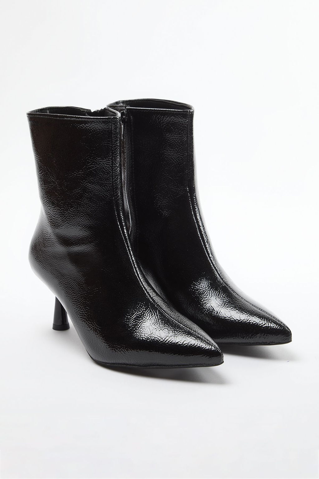 Trendyol Shoes Siyah Fermar Detayl? Sivri Burun Ince Topuklu Kad?n Bot TAKAW25BO00005