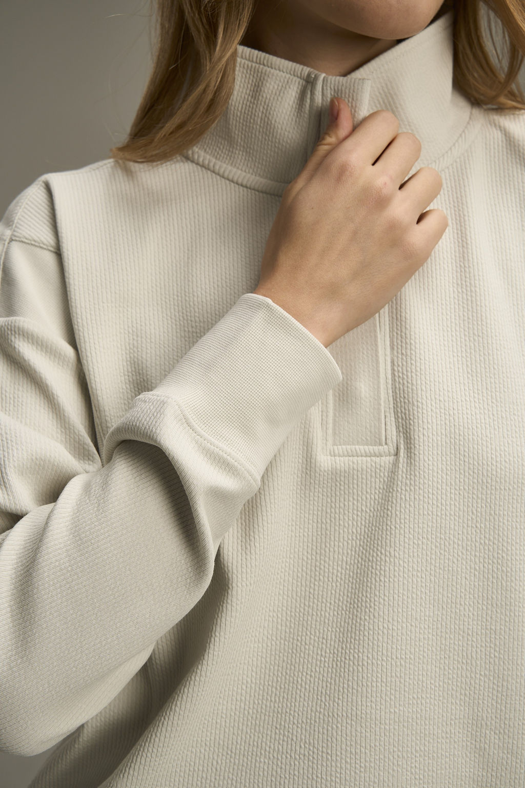 Свитшот Серо-бежевый COMMUTE Sweatshirt - Anta фото 4