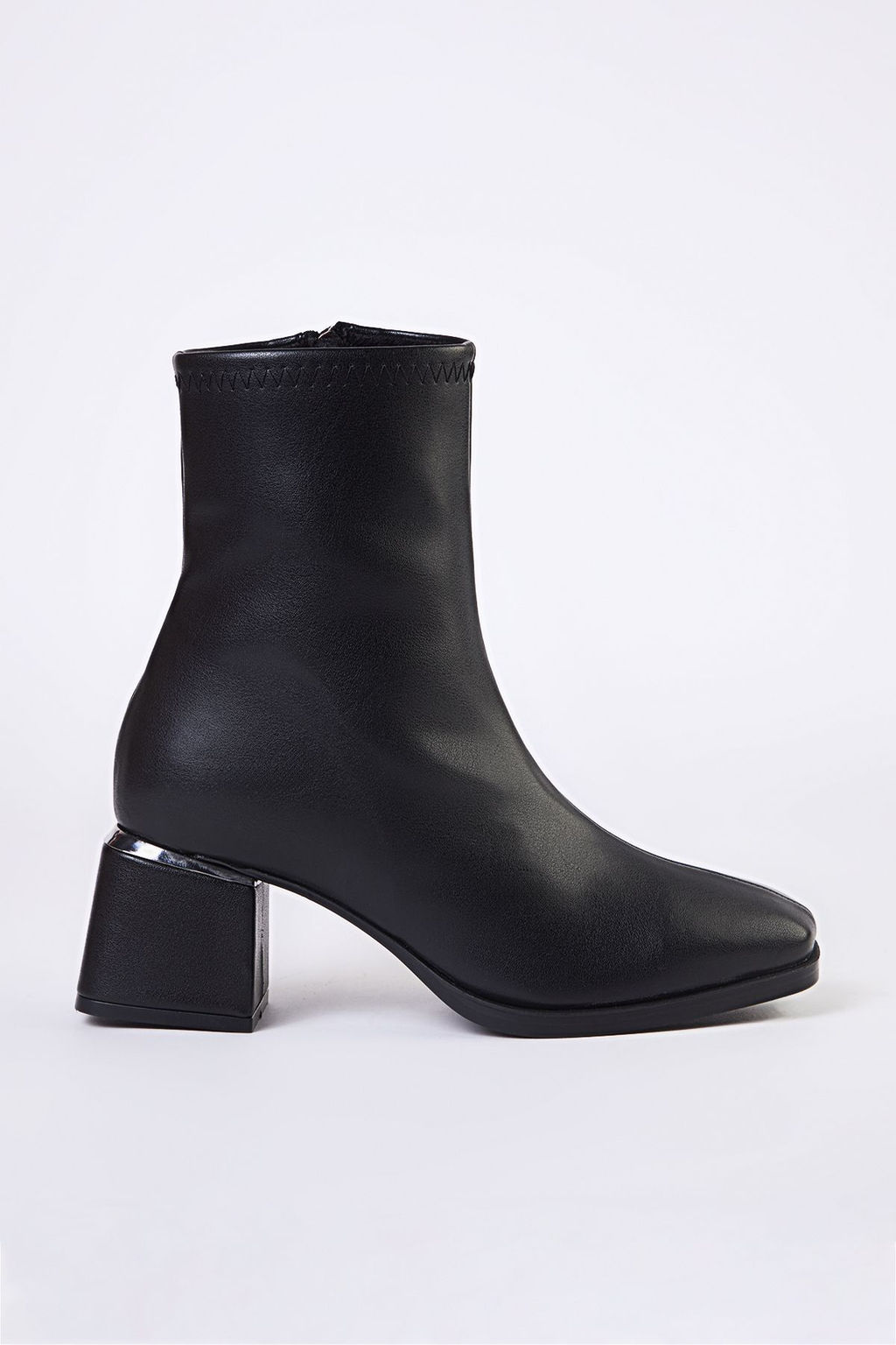Trendyol Shoes Siyah Metal Aksesuarl? Fermuarl? Blok Topuklu Kad?n Bot TAKAW25BO00009 - Trendyolmilla фото 6