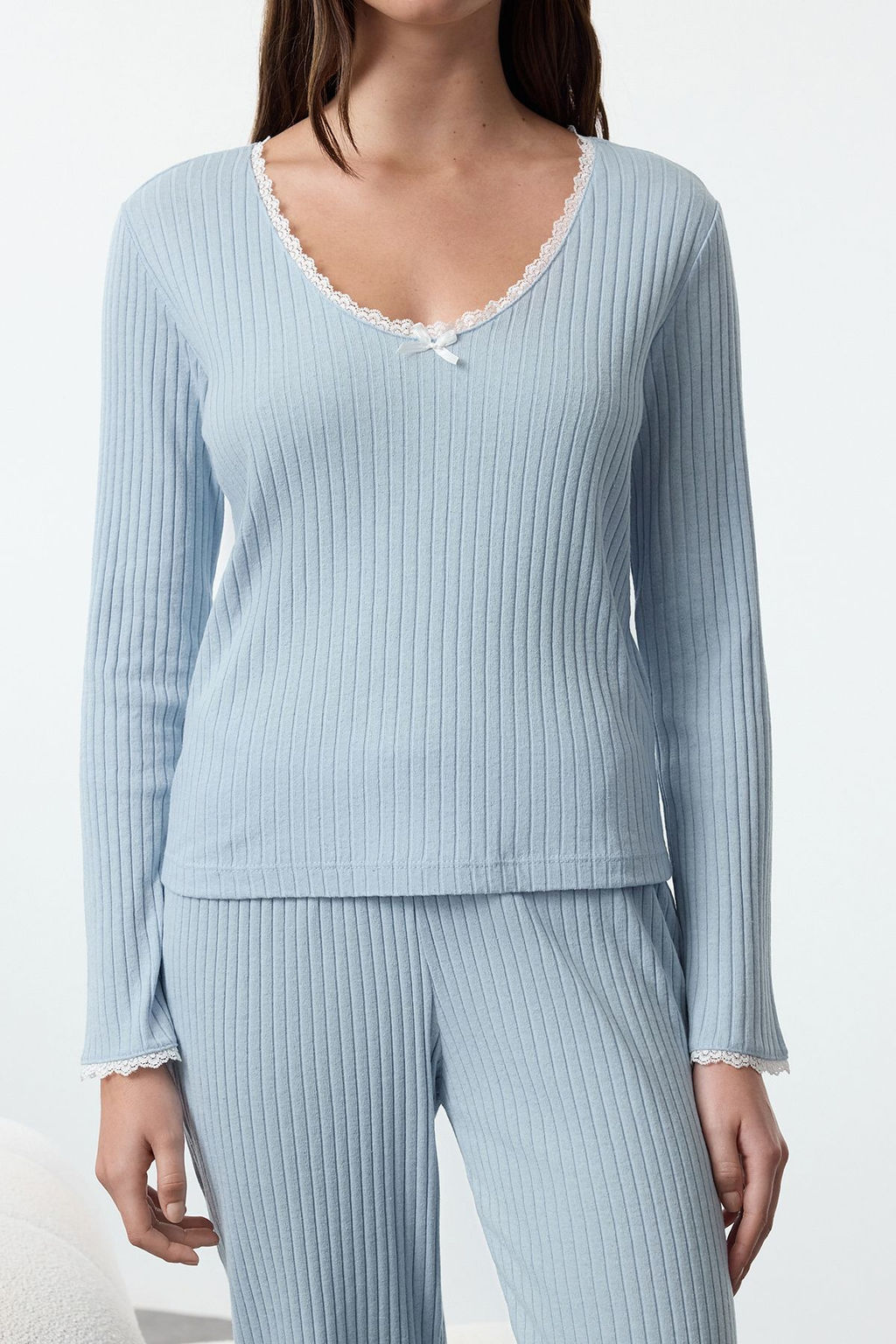 Trendyolmilla Bebe Mavisi Dantelli ve Kurdele/Fiyonk Detayl? Fitilli Orme Pijama Tak?m? THMAW25PT00044  фото 3