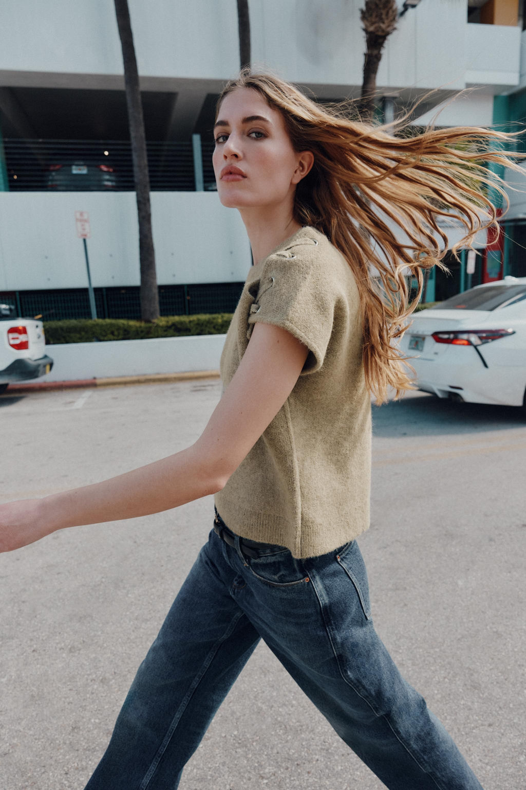 JUMPER WITH SHOULDER DETAIL - Zara фото 2