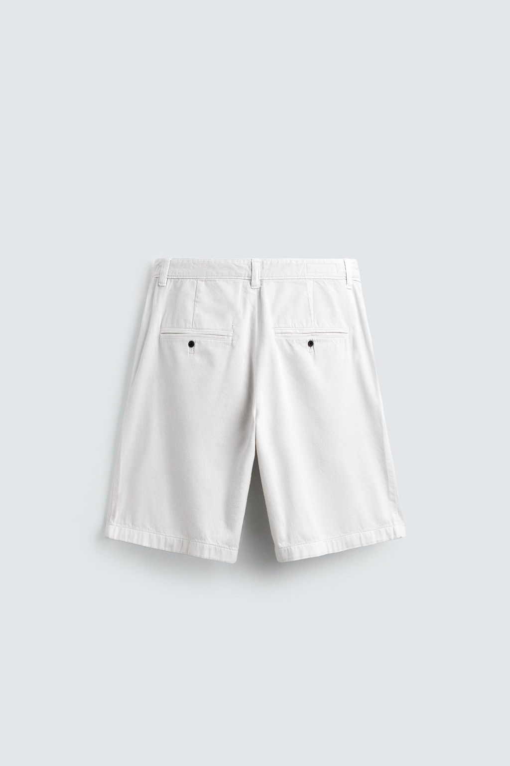 BERMUDA RELAXED FIT PLIEGUES / Crudo