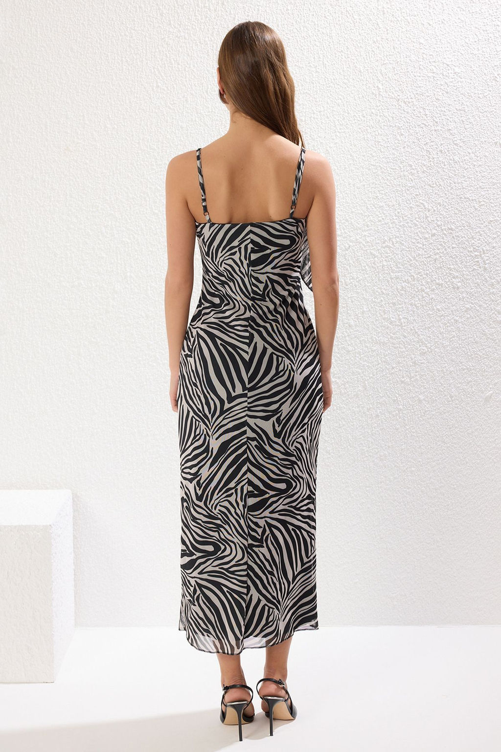 TRENDYOLMILLA Pembe Soyut Bask?l? Tul Buzgu / Drape Maxi Orme Elbise TWOSS25EL00168 фото 9