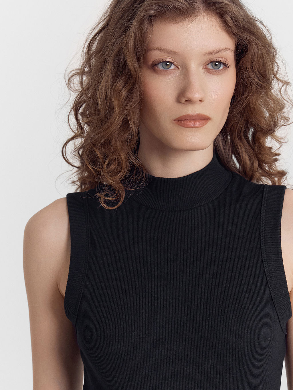 Топ женский черный в рубчик - Mark formelle фото 4