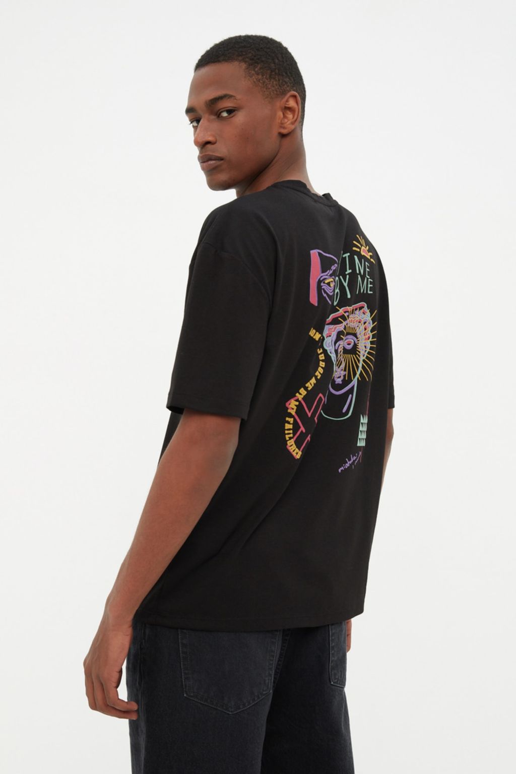 TRENDYOL MAN Siyah Oversize/Genis Kesim Sanatsal Bask?l? %100 Pamuklu T-Shirt TMNSS22TS1601 - Trendyolmilla фото 5
