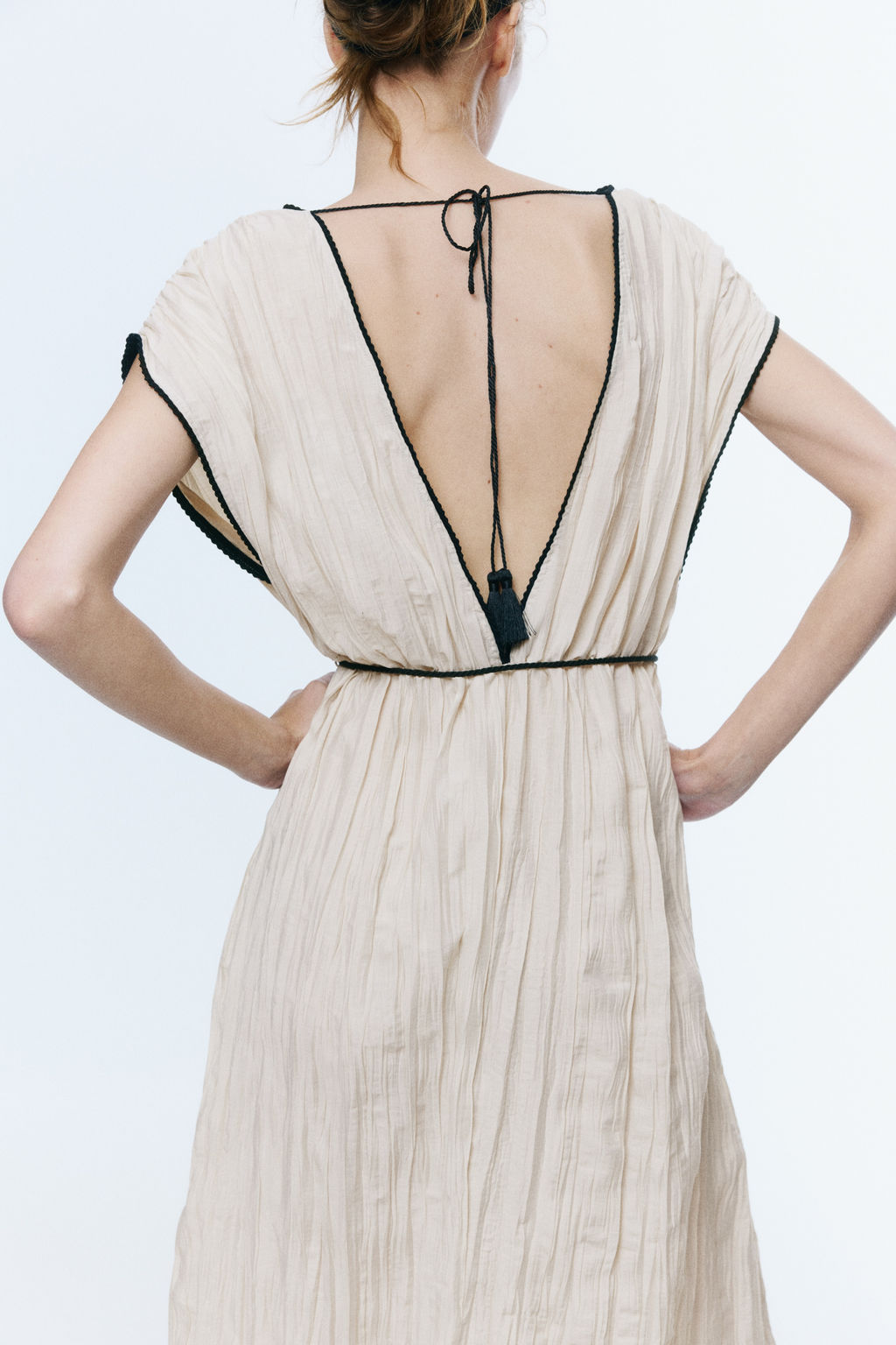 Vestido efecto arrugado con cintur?n de anudar - H&m фото 3