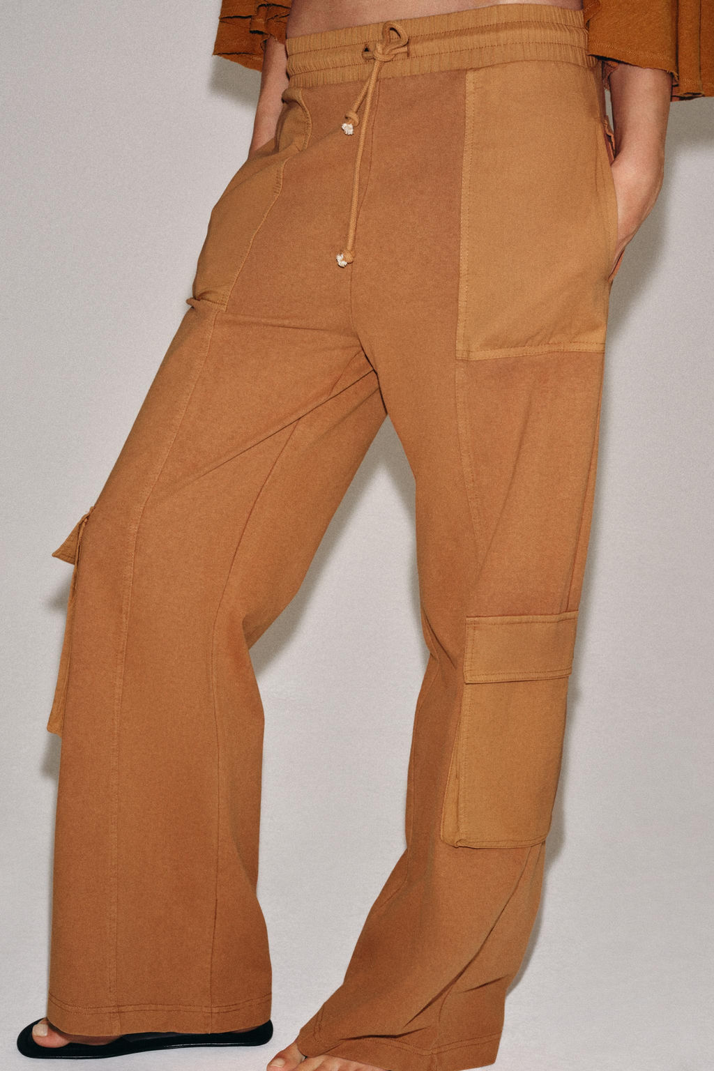 PANTAL?N CARGO EFECTO LAVADO / Naranja quemado - Zara фото 2