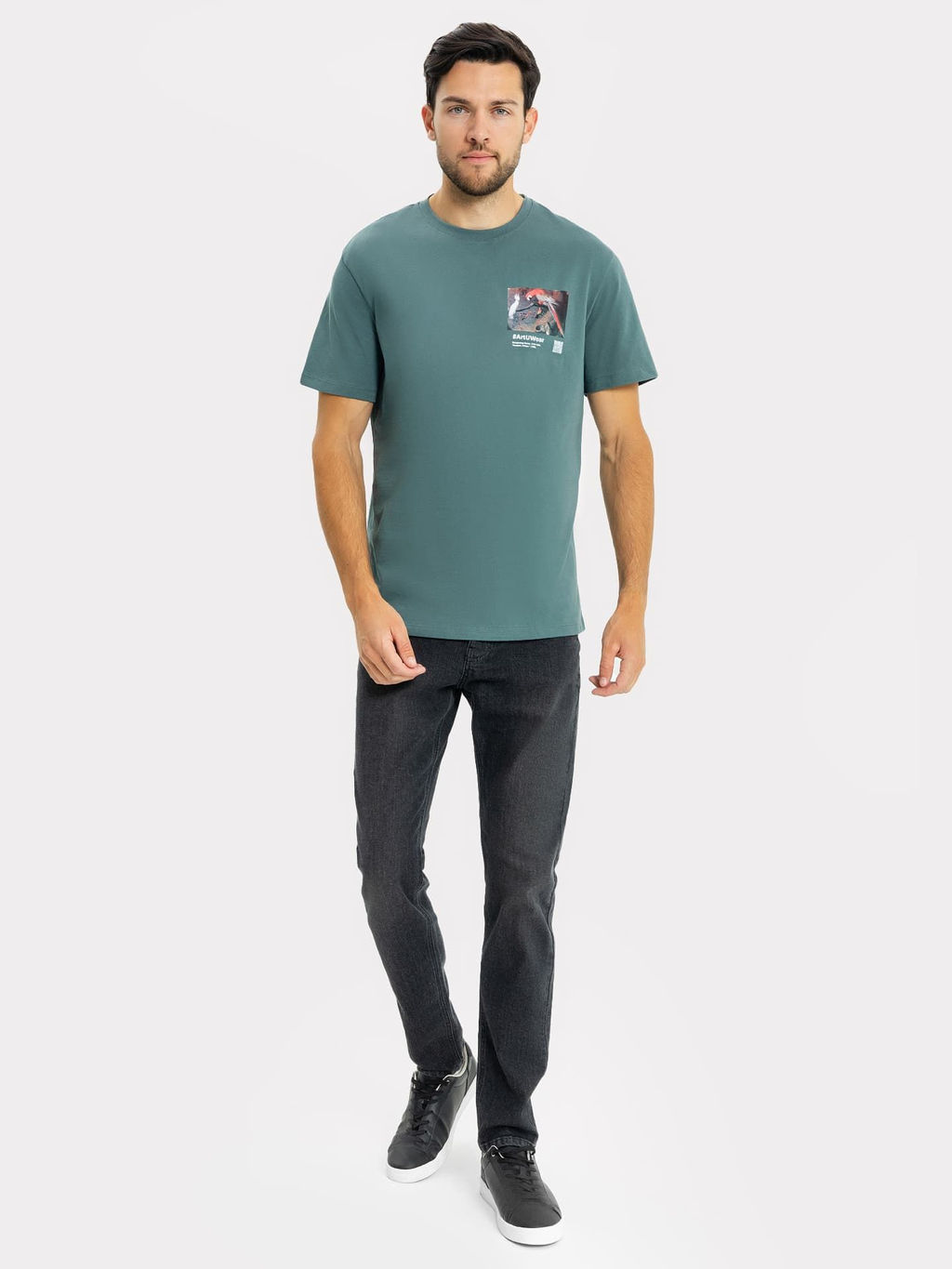 Футболка мужская зеленая из коллекции Art U Wear (Mark Formelle & National Art Museum) серо -зеленый +печать 111742-1  фото 2