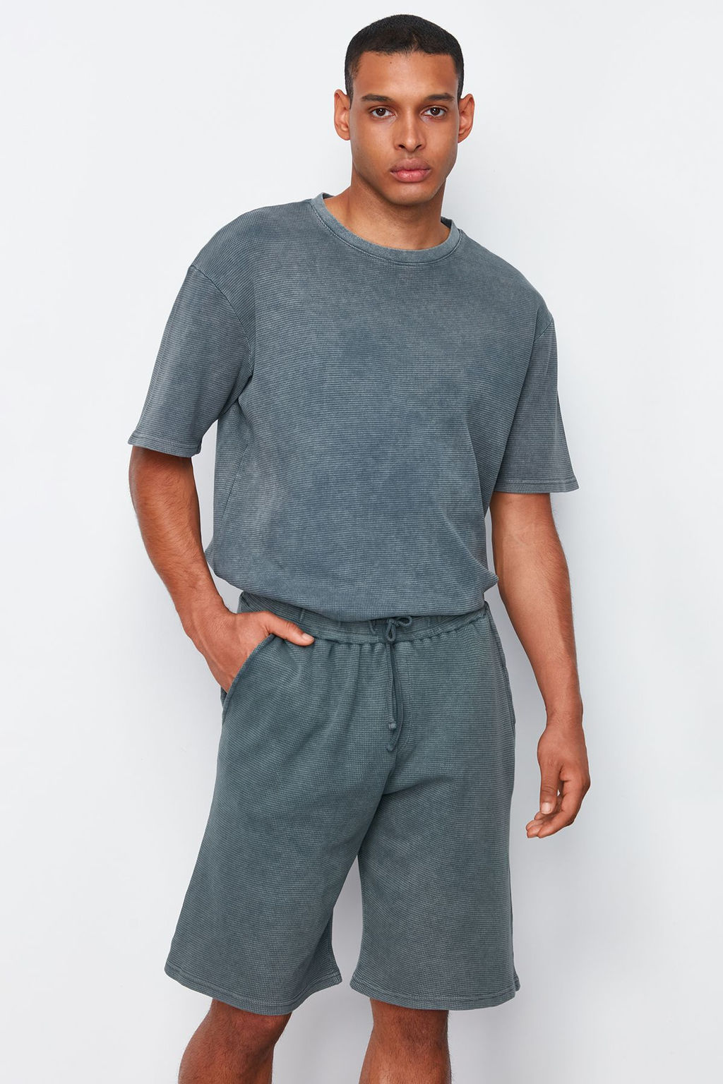 Antrasit Oversize/Genis Kesim Eskitme/Soluk Efektli Dokulu Lastik Belli Waffle Sort TMNSS24SR00047 - Trendyolmilla фото 3