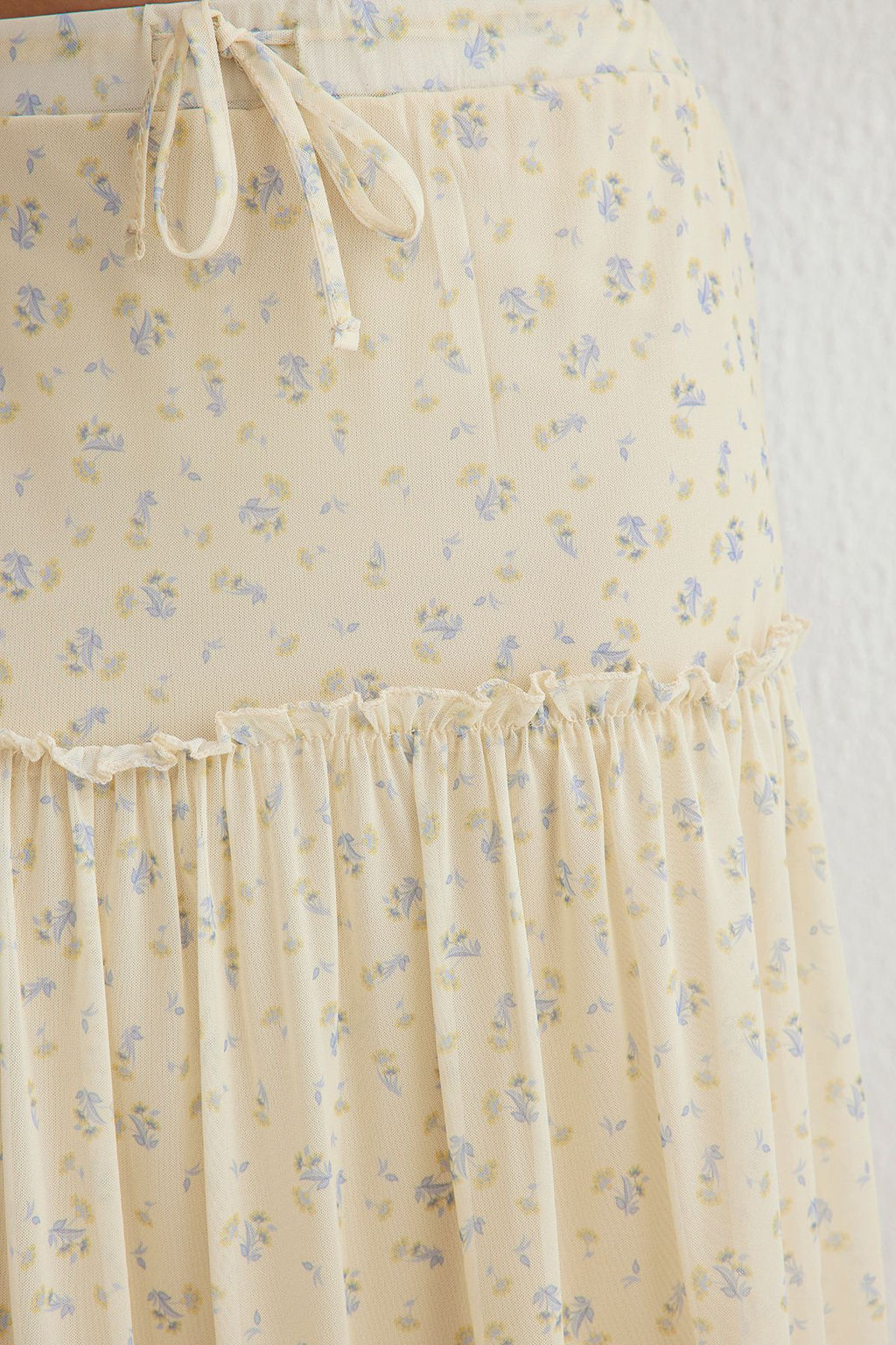 Ac?k Sar? Tul Cicek bask?l? Buzgu/Drape Detayl? Esnek Etek TWOSS25ET00064