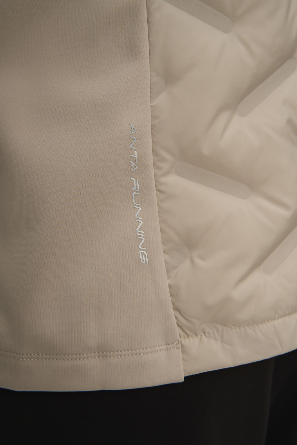 Жилет утепленный комбинированный Бежевый ANTA RUNNING Fleece Vest