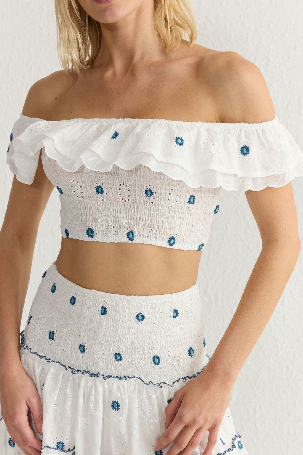 Beyaz F?rf?r Detayl? Brode Kumas Crop Dokuma Bluz TWOSS25BZ00154 - Trendyolmilla фото 5