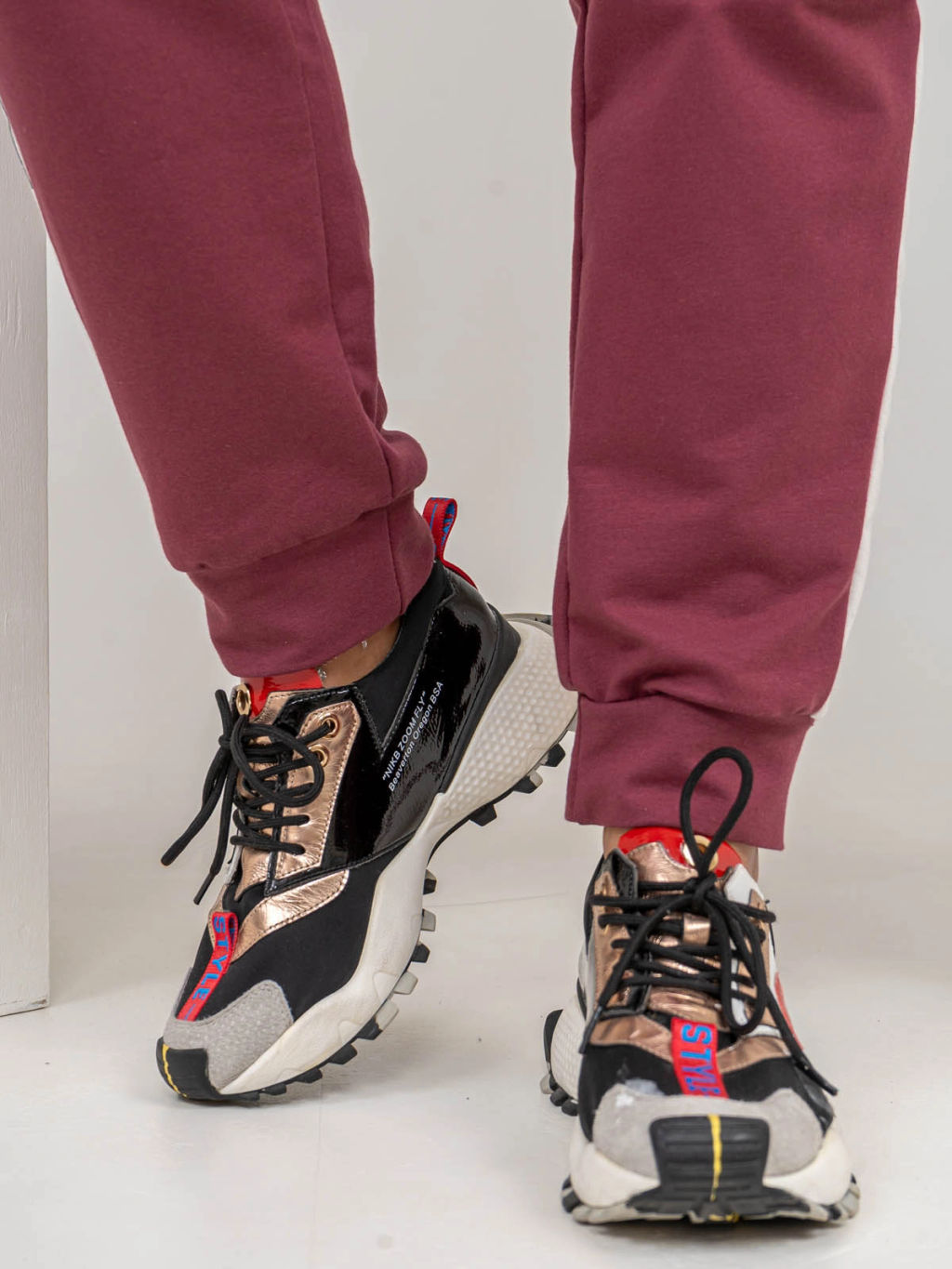 Костюм женский, цвет бордовый