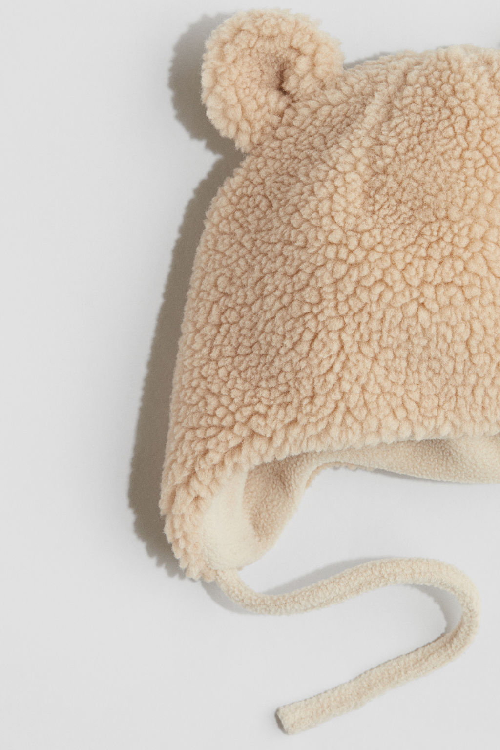 Gorro beanie con orejeras y forro polar