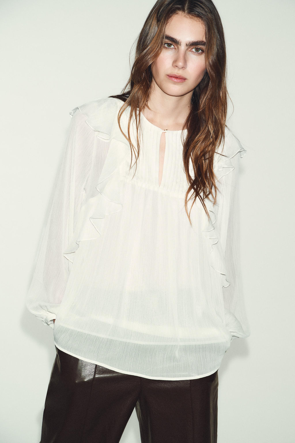 PIN TUCK AND RUFFLE BLOUSE - Zara фото 10
