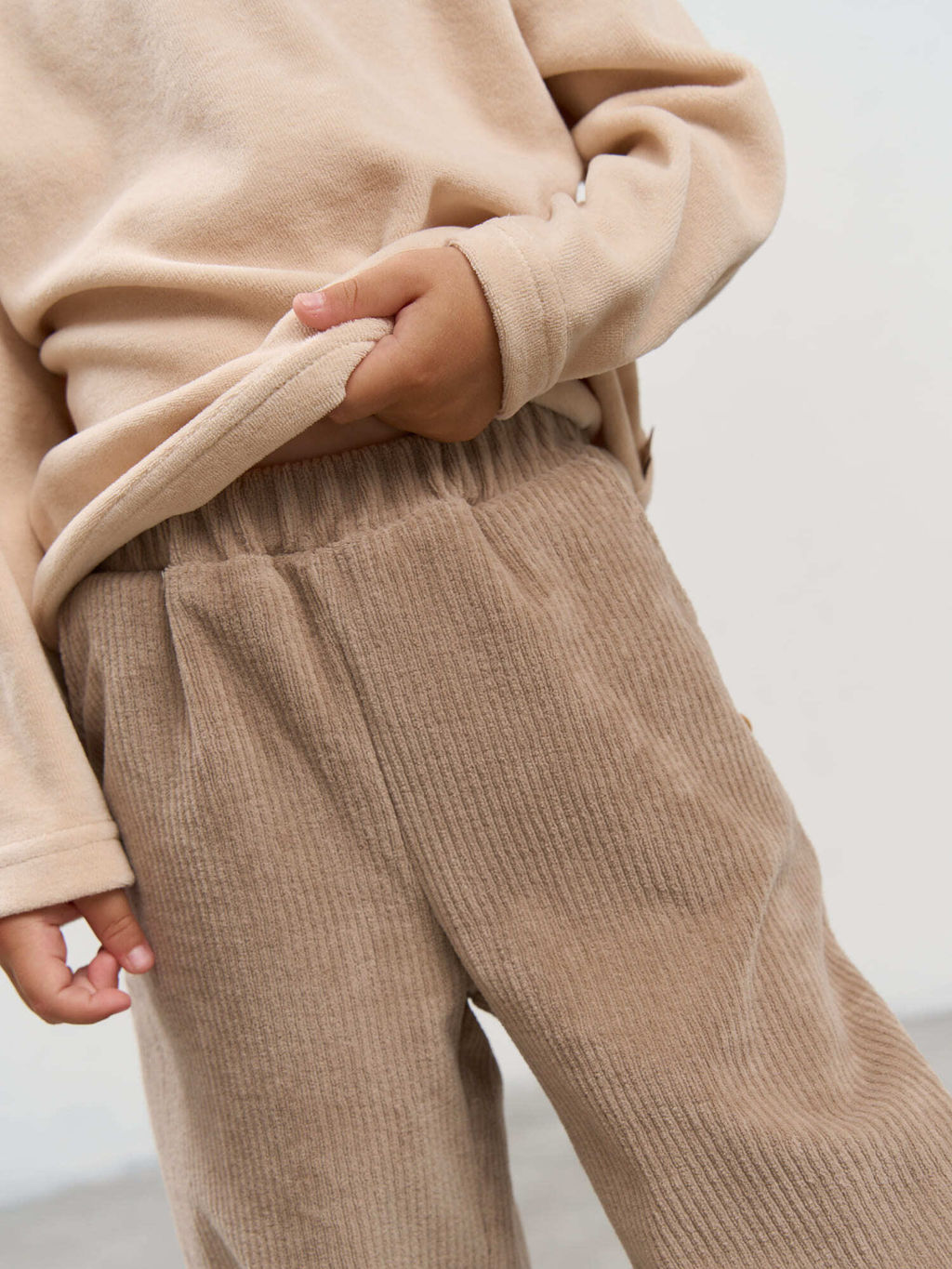 Брюки из трикотажного вельвета Латте 0+ - Bungly фото 4
