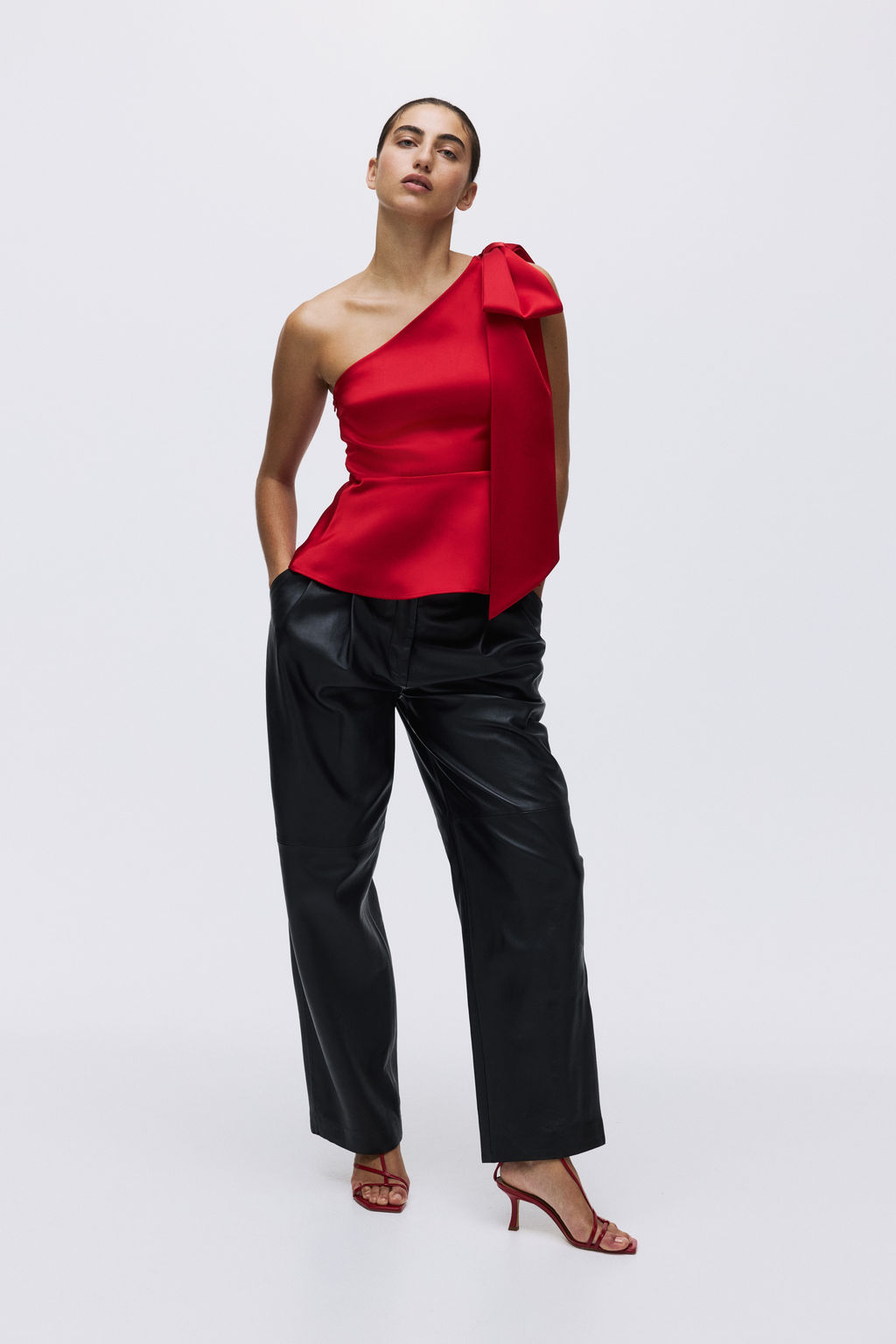 Top de un hombro con lazo decorativo - H&m фото 7