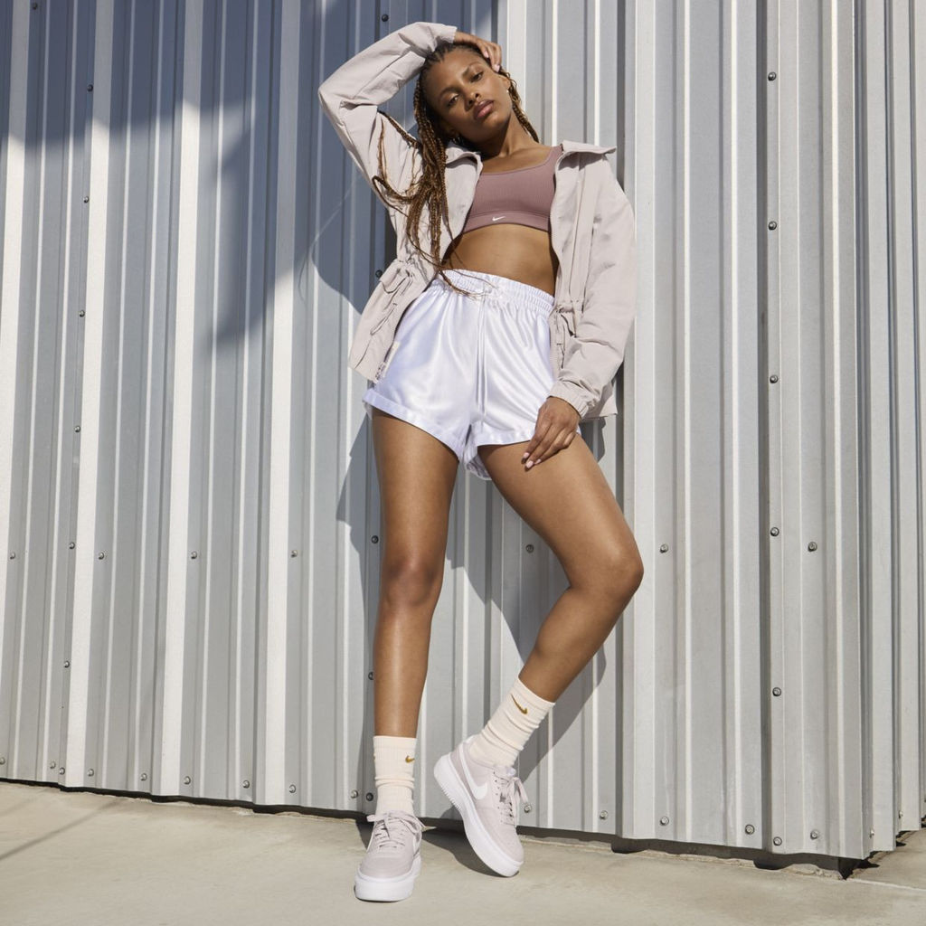 Кроссовки женские