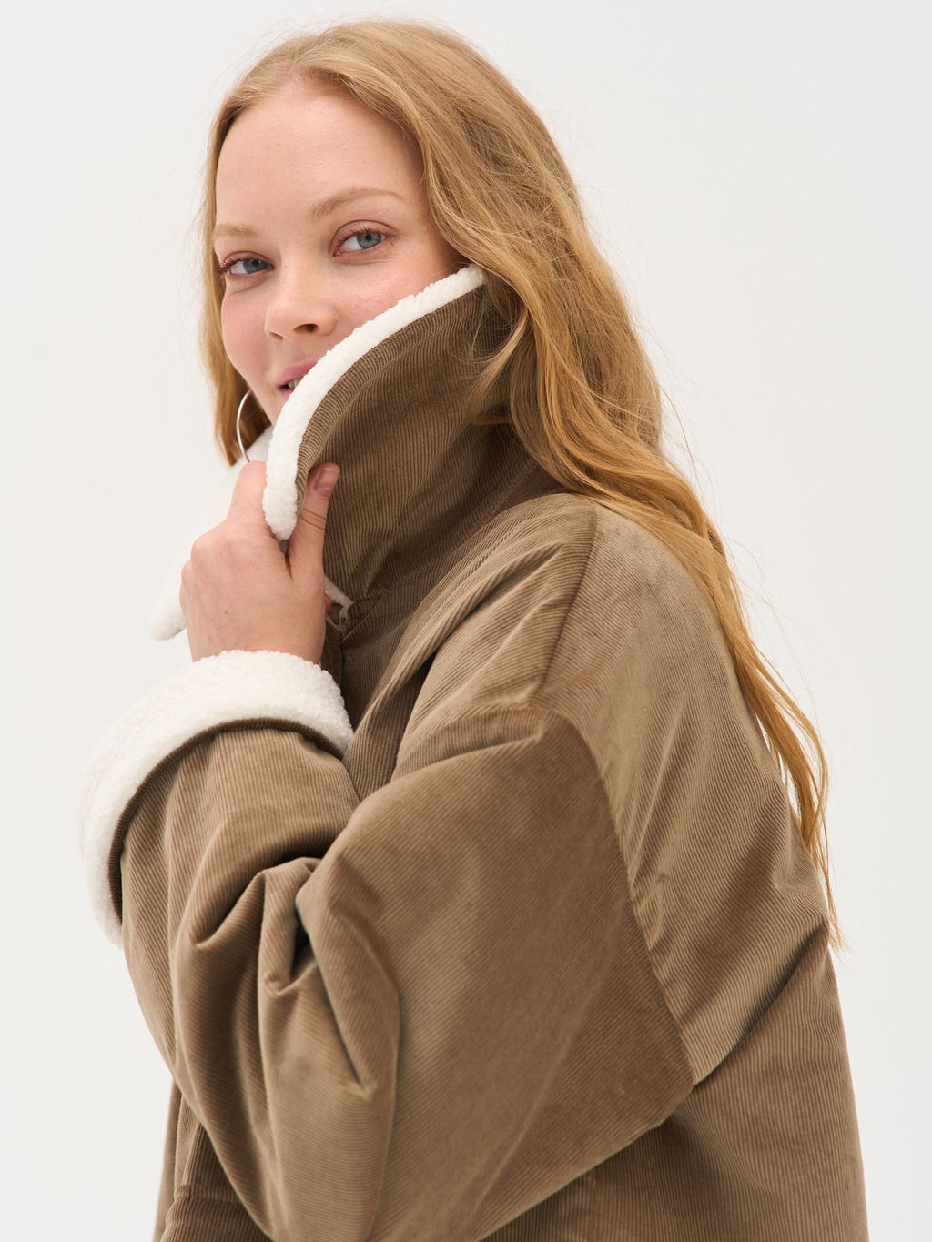 Куртка вельветовая "Беж" женская