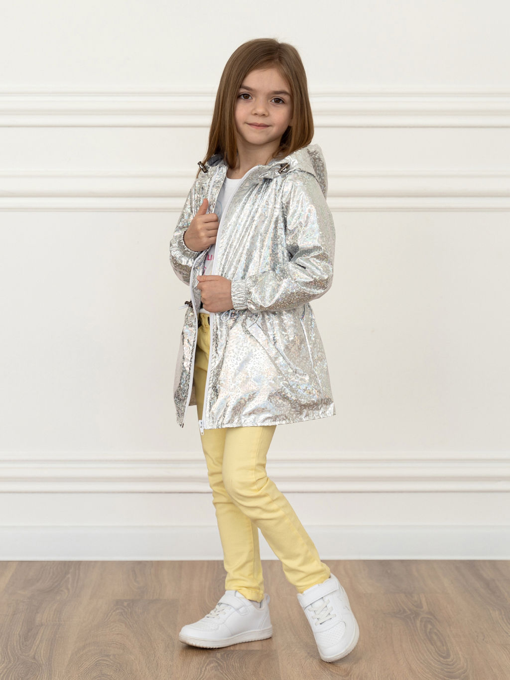 Ветровка для девочки серебро