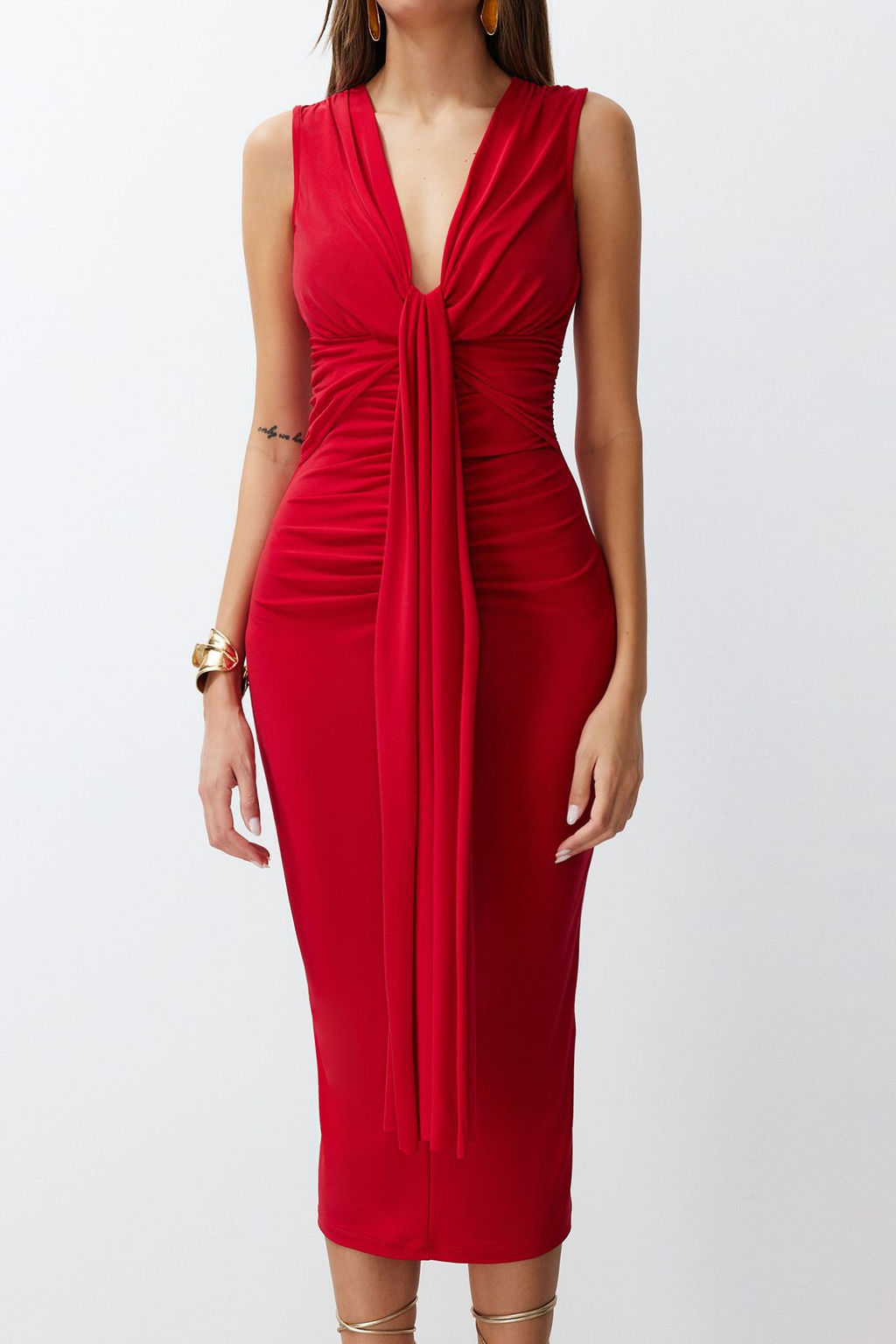 K?rm?z? Vucuda Oturan Drapeli Orme S?k Abiye Elbise TPRSS24EL00161 - Trendyolmilla фото 4