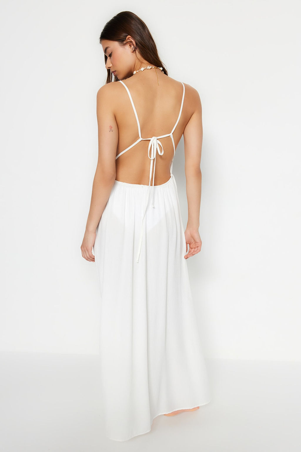 TRENDYOLMILLA Siyah Maxi Dokuma Buzgulu S?rt Dekolteli Plaj Elbisesi TBESS23EL00063  фото 6