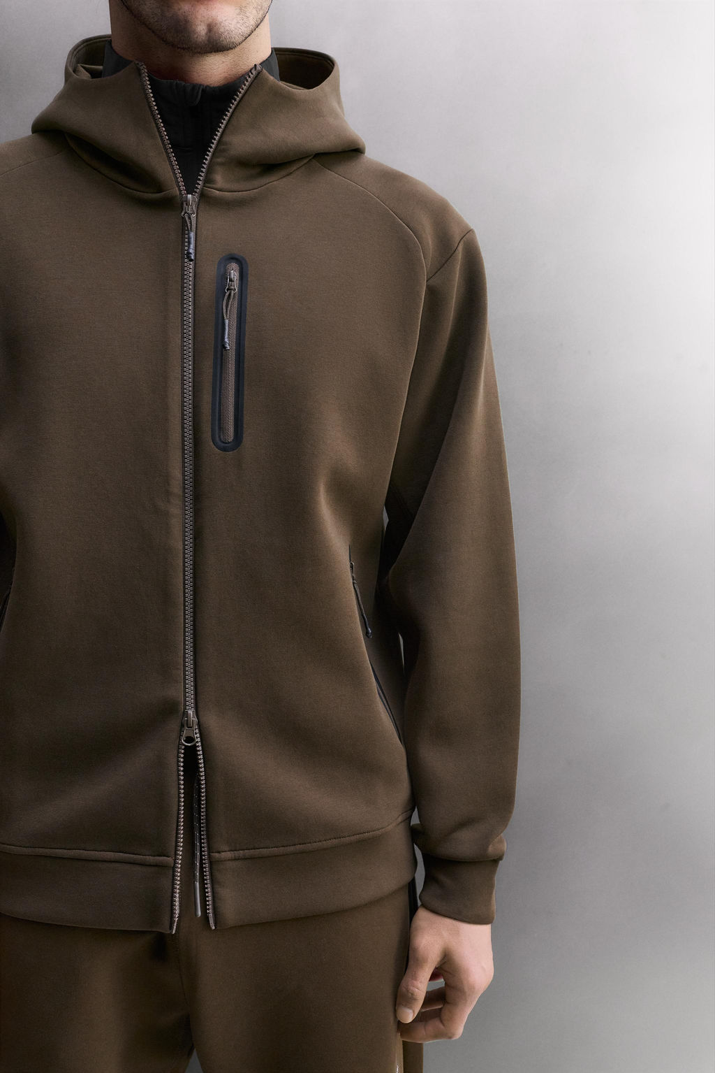 SUDADERA T?CNICA CREMALLERA CAPUCHA / Marr?n - Zara фото 5