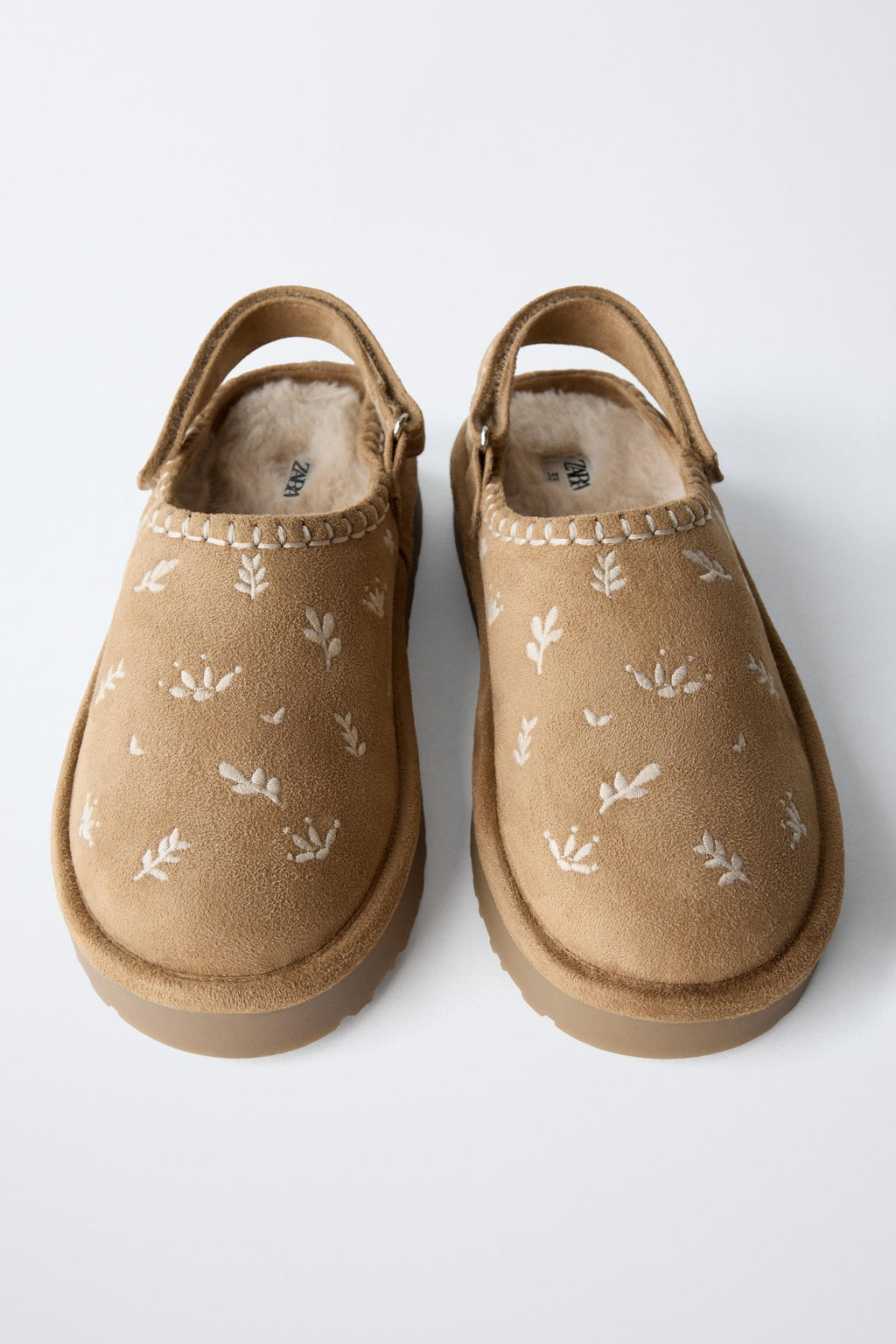 EMBROIDERED SHEEPSKIN CLOGS - Zara фото 5