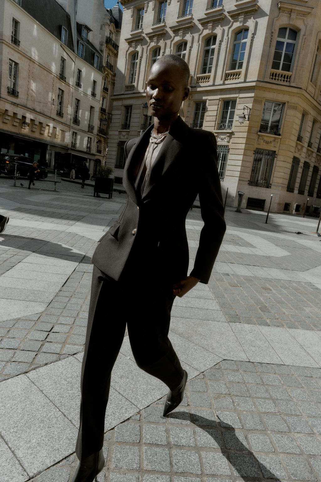 STRAIGHT-LEG TROUSERS WITH PRESSED CREASE