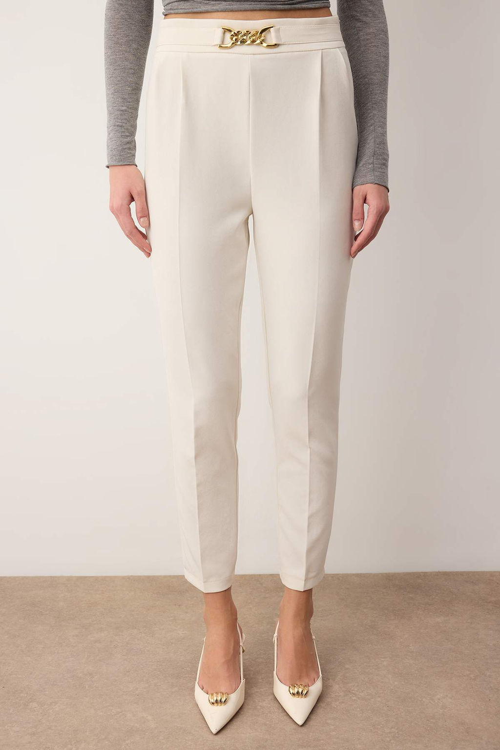 Siyah Havuc Kal?p Toka Detayl? Pantolon TWOAW26PL00154 - Trendyolmilla фото 7