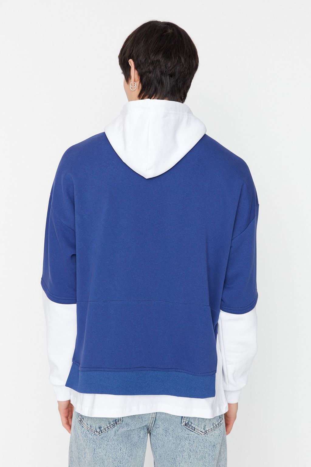 TRENDYOL MAN Lacivert Oversize/Genis Kesim Fit Kapusonlu Nak?sl? Panelli Sweatshirt TMNAW23SW00280 - Trendyolmilla фото 4