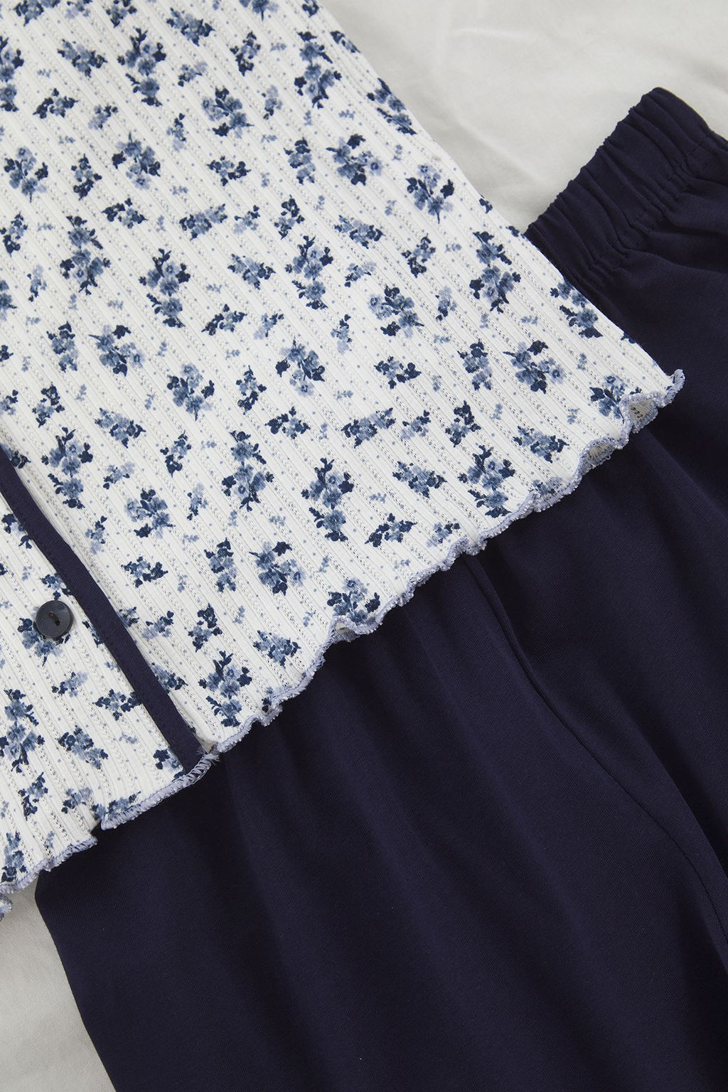 Trendyolmilla Lacivert-Beyaz Pamuklu Cicekli Biyeli Fitilli Orme Pijama Tak?m? THMSS25PT00432 фото 8