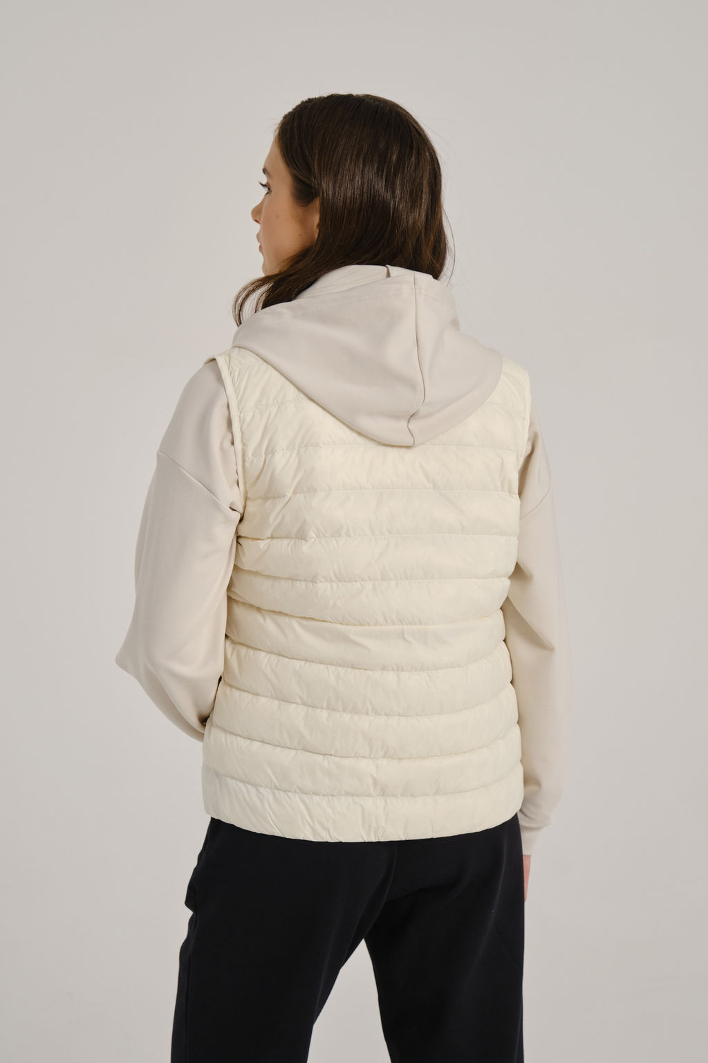 Жилет пуховый Белый TRN ESSENTIAL Down Vest - Anta фото 3