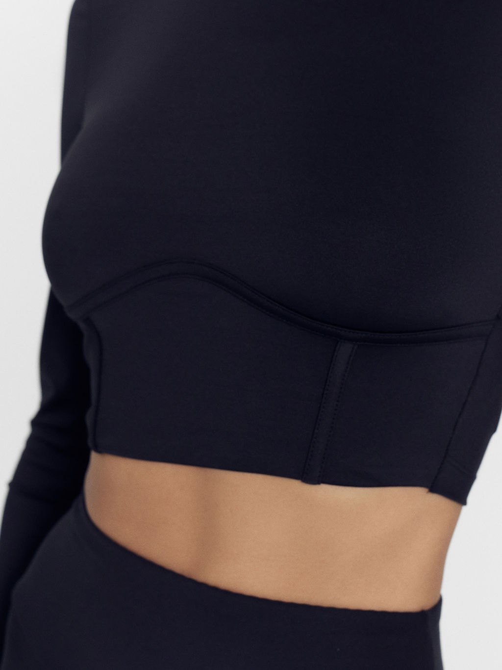 Джемпер женский для занятий спортом черный