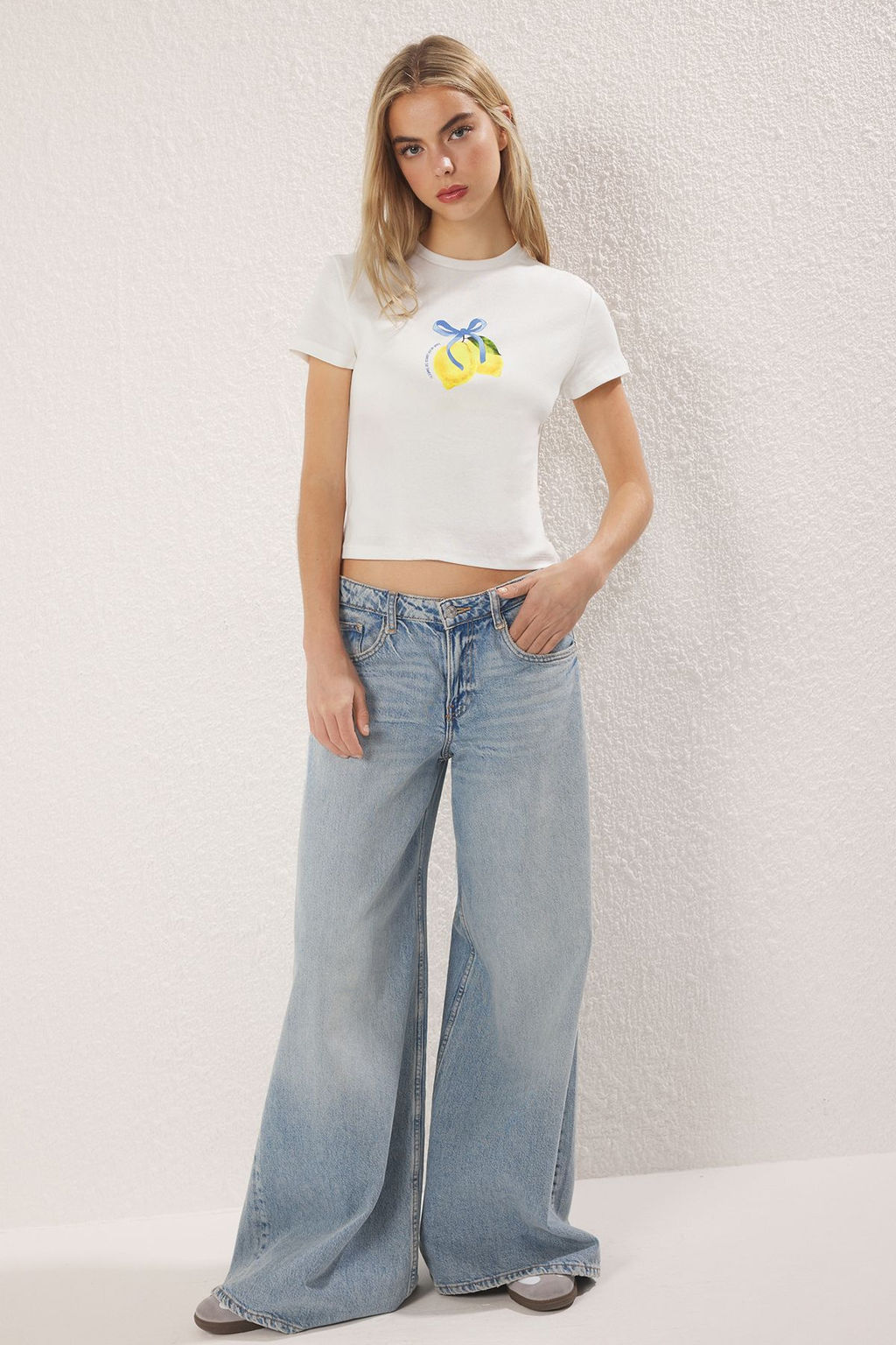 TRENDYOLMILLA Ekru Bask?l? Fitted/Vucuda Oturan Orme T-shirt TWOSS25TS00108  фото 7