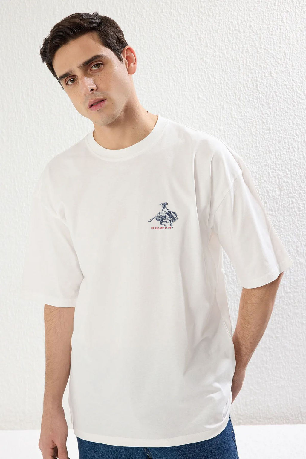 TRENDYOL MAN Ekru Modern Heritage Oversize/Genis Kesim %100 Pamuklu S?rt Bask?l? T-Shirt TMNSS25TS00125 - Trendyolmilla фото 6