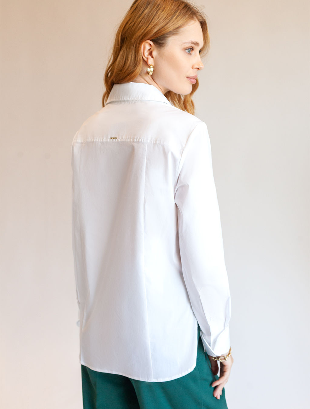 VILATTE / Блузка из эластичной ткани, полуприталенная и с длинным манжетом  фото 5