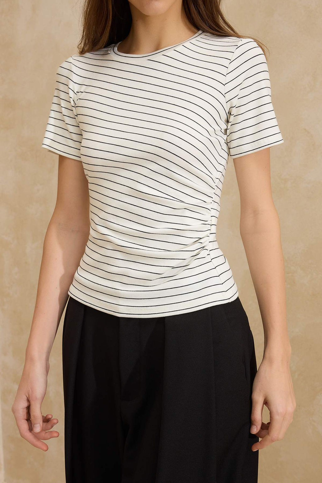 Ekru Cizgili Fitted/Vucuda Oturan K?sa Kollu Buzgulu Premium Yumusak Orme Bluz TWOSS26BZ00109