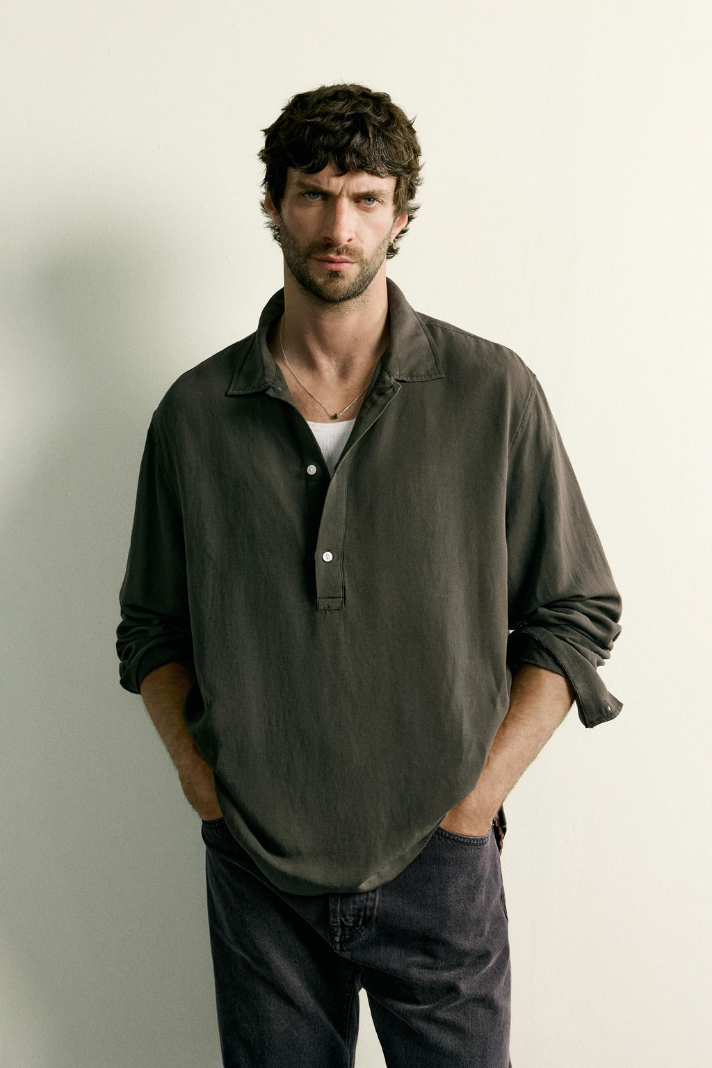 CAMISA POLO REGULAR FIT VISCOSA - LINO / Khaki oscuro - Zara фото 2