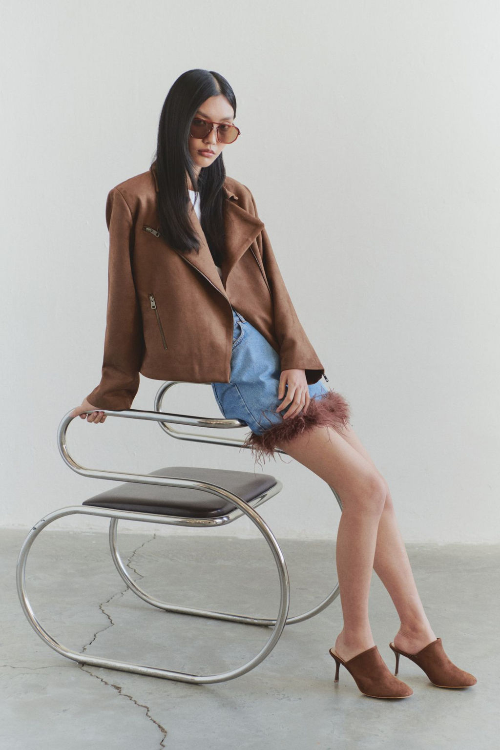 TRENDYOLMILLA Limited Edition Mavi Pacas? Kahverengi Tuy Detayl? Mini Denim Etek TWOSS25ET00111