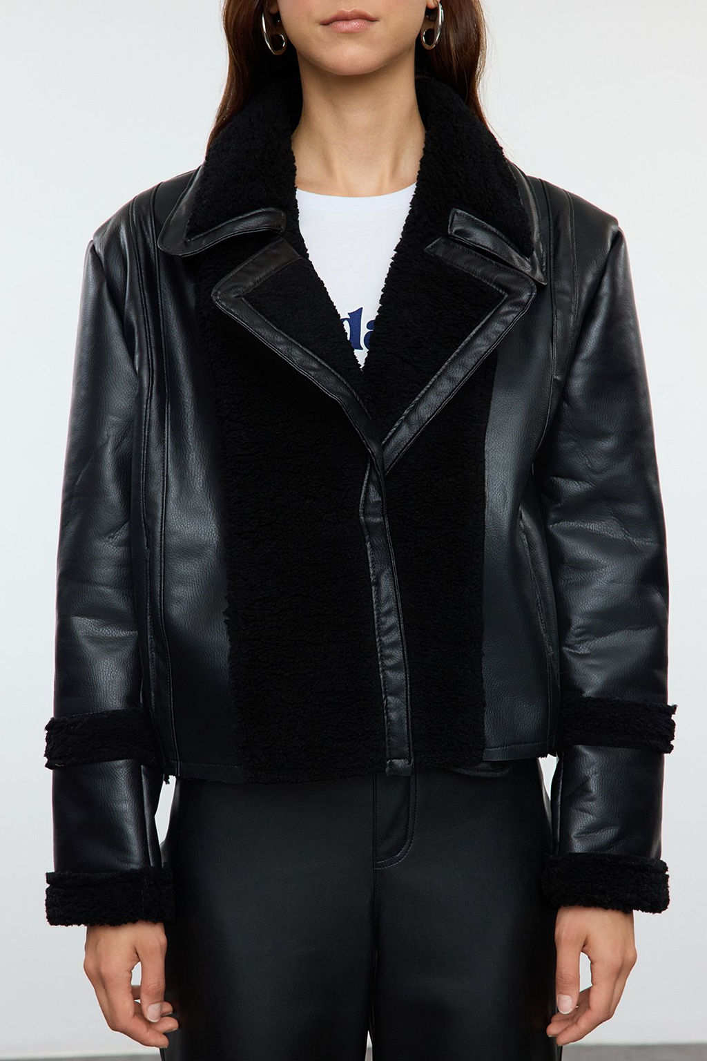 Siyah Regular Kal?p Pelus Detayl? Suni Deri Biker Ceket Mont TWOAW25MO00148