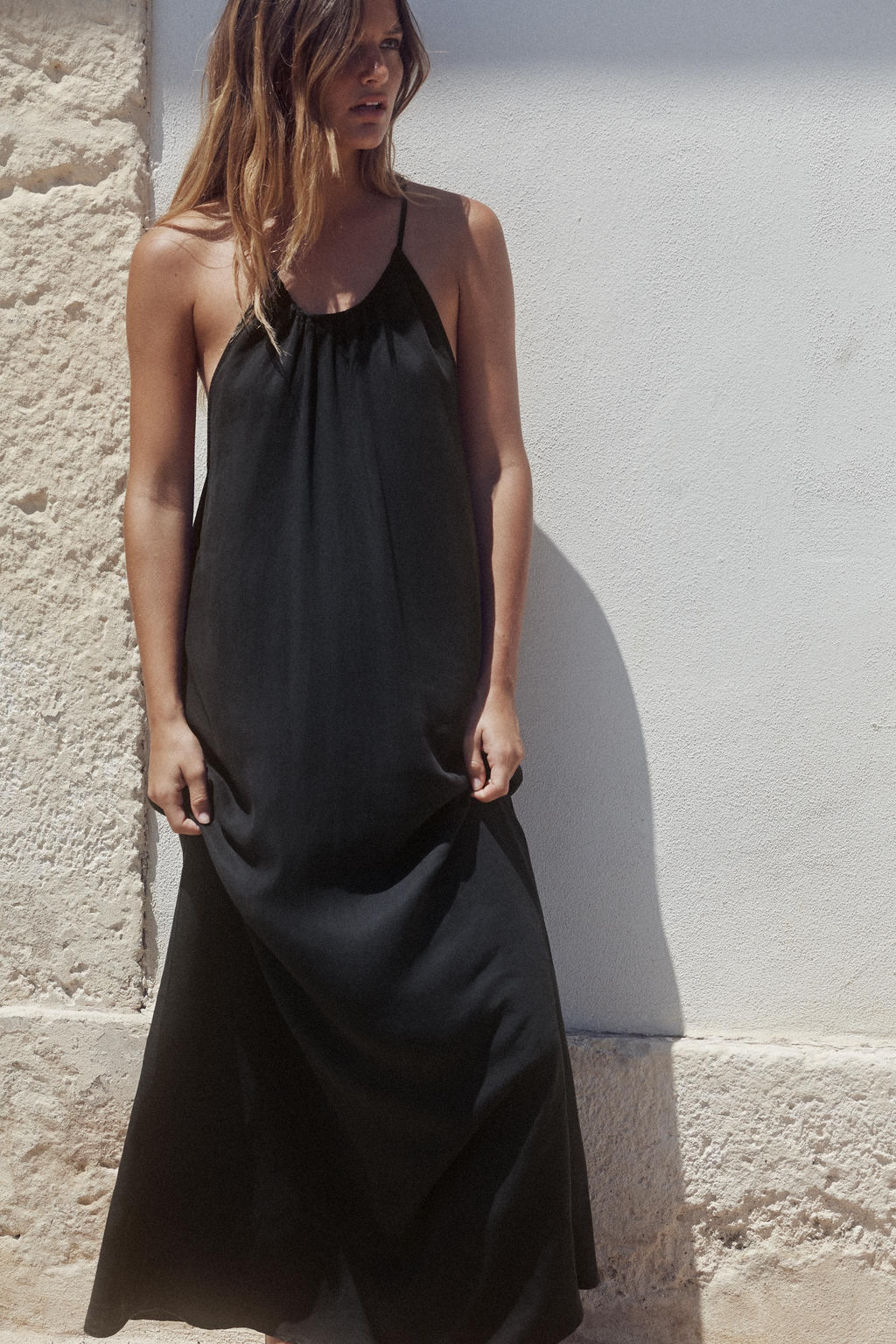 HALTERNECK DRESS WITH GATHERING - Zara фото 10