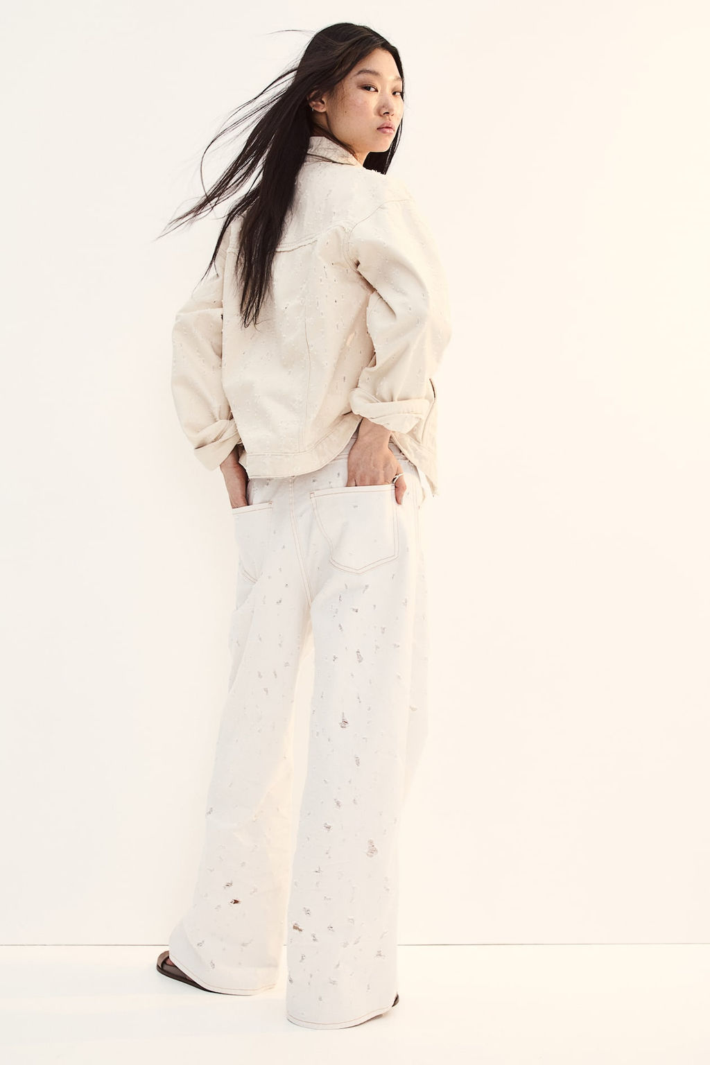 Pantalon de sarga con acabado desflecado - H&m фото 4