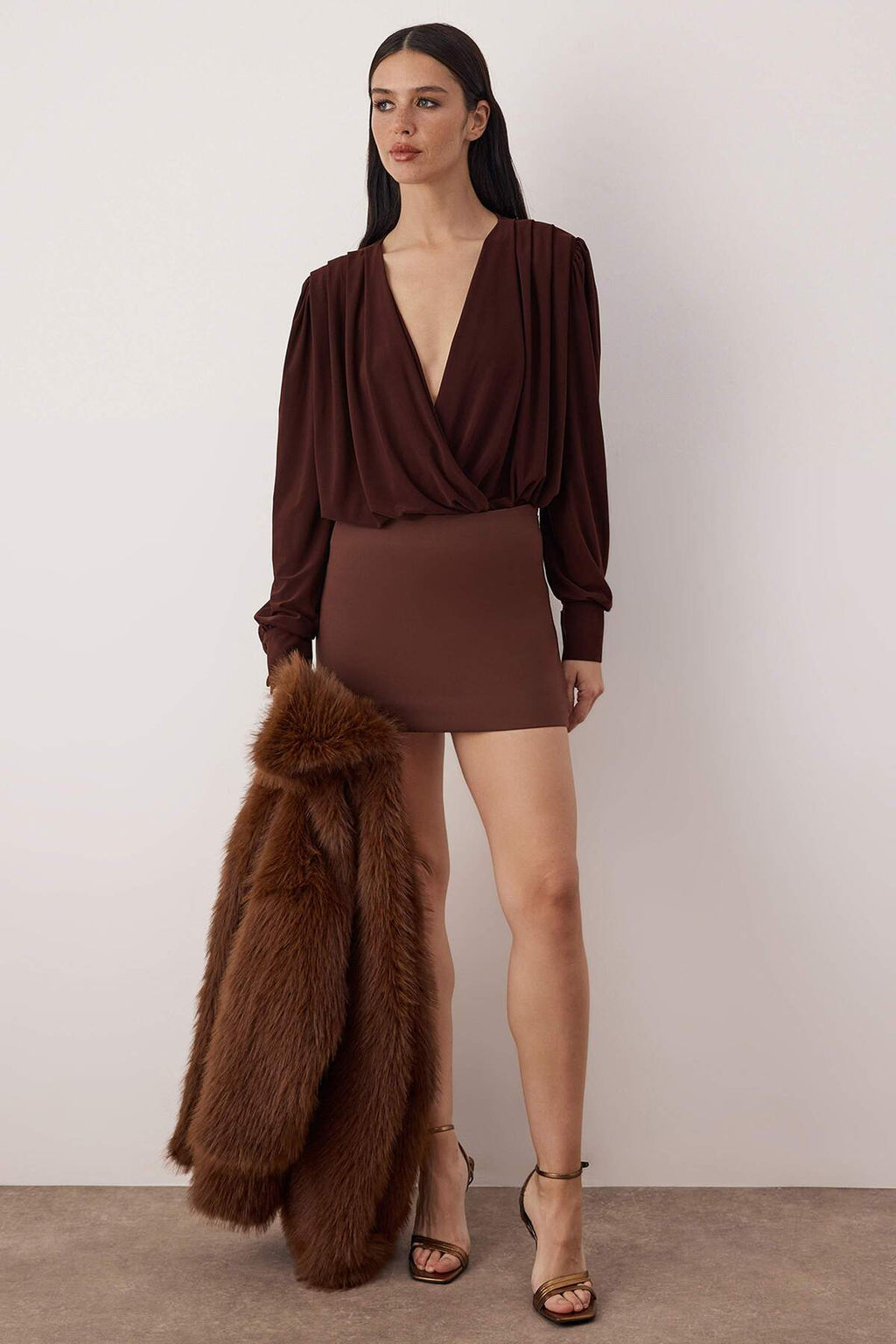 Koyu Kahverengi Kruvaze V Yaka Uzun Vatkal? Alttan C?tc?tl? Orme Sandy S?k/Gece Body TPRSS21BD0029