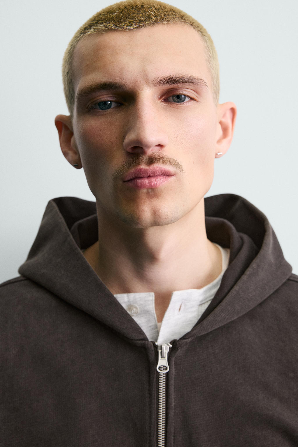 SUDADERA LAVADA CREMALLERA CAPUCHA / Marr?n oscuro - Zara фото 6