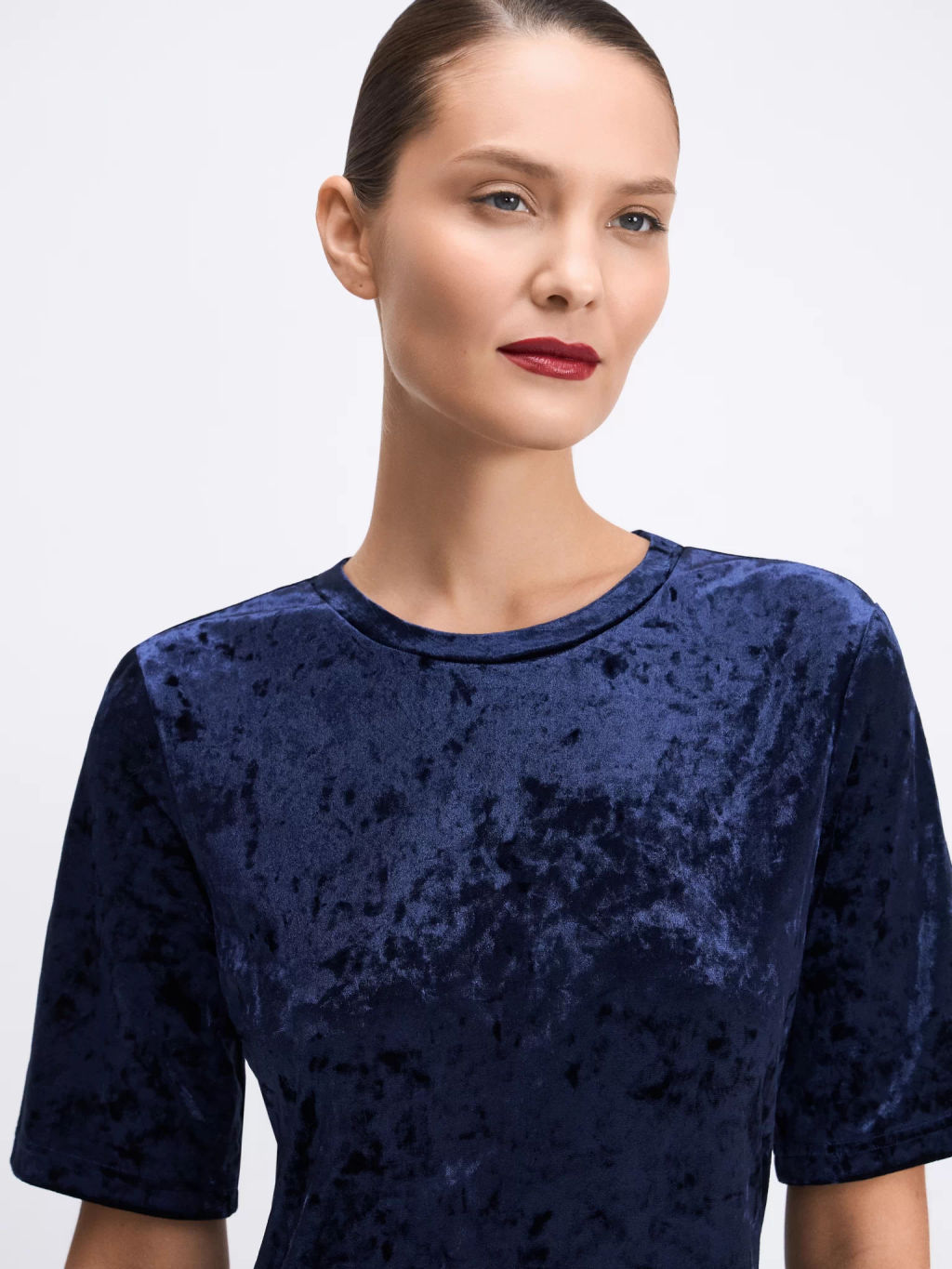 Бархатное платье миди с круглым вырезом / Zarina  фото 6