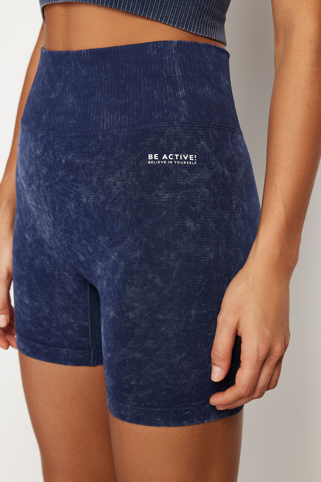 TRENDYOLMILLA Siyah Seamless/Dikissiz Y?kamal? Orme Spor Sort/K?sa Tayt THMSS23TY00034  фото 27