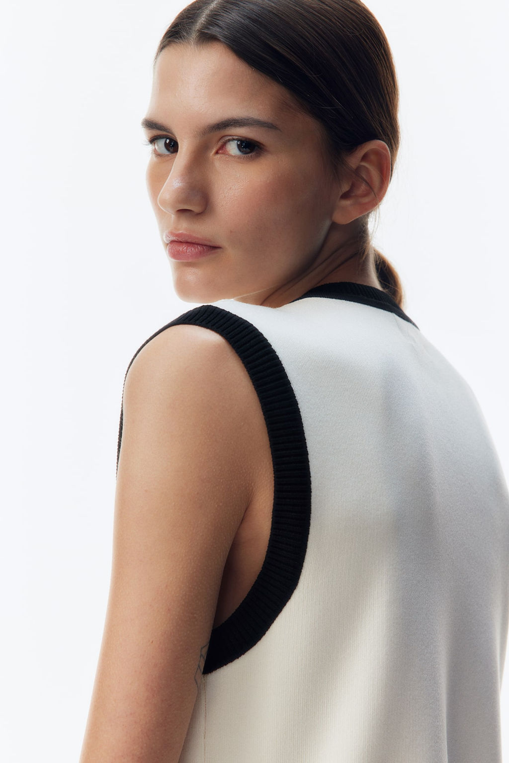 Sueter sin mangas con botonadura frontal - H&m фото 3