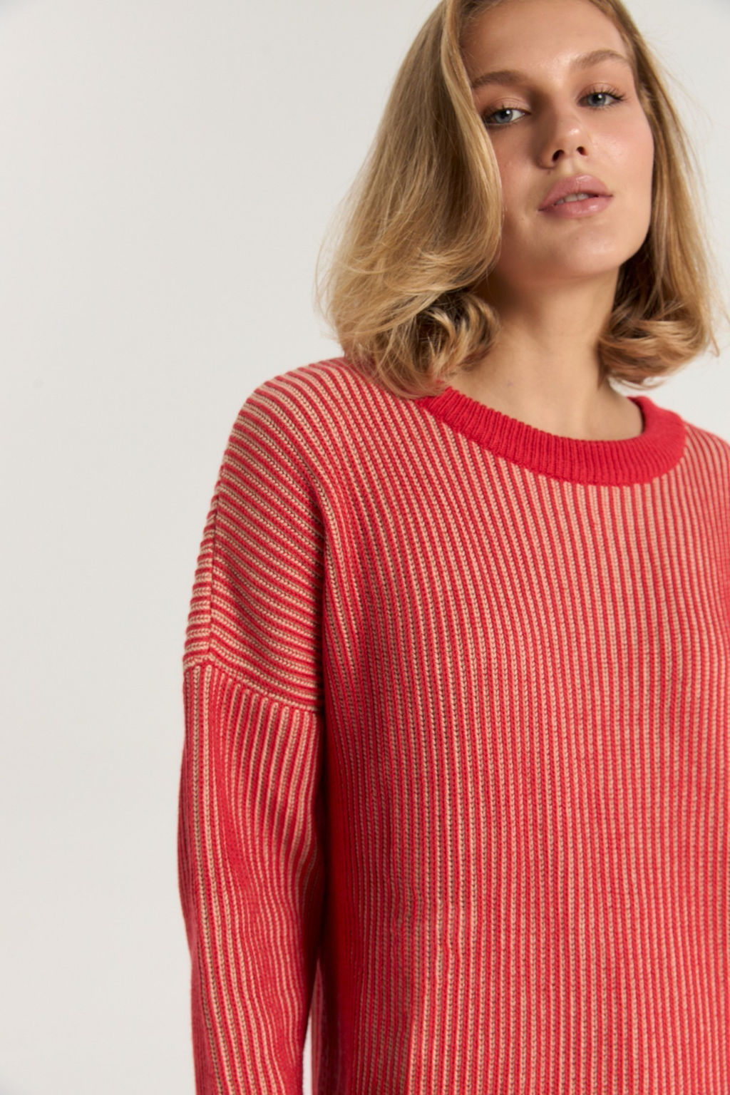 Джемпер женский вязаный Line красный